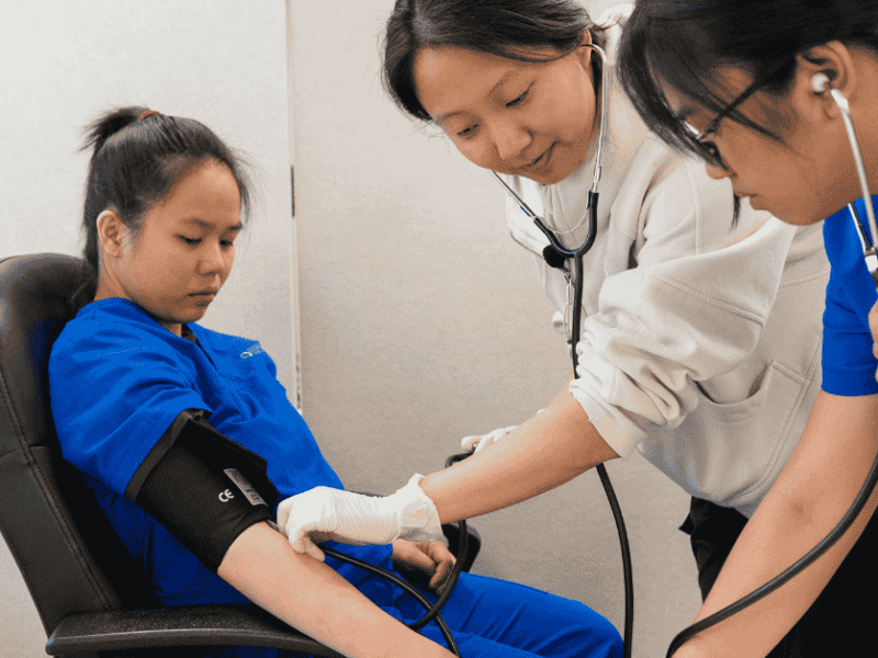 How to Start a Career in Healthcare Without a 4-Year Degree